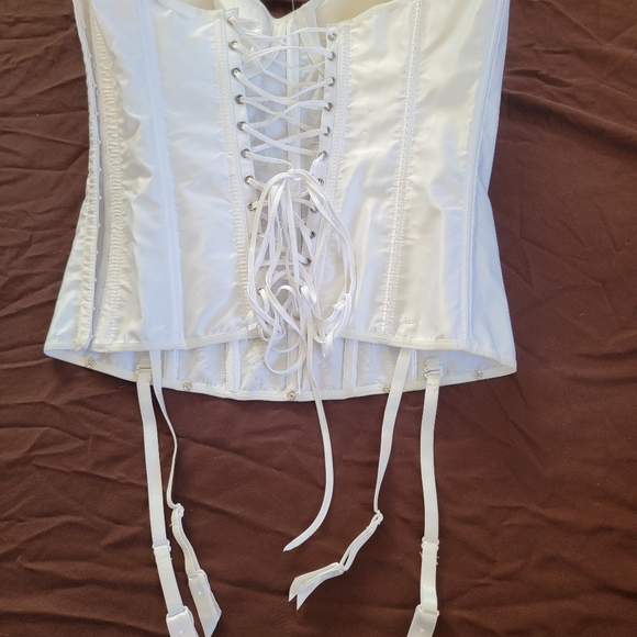 NWT Frederick's White Corset with Silver beaded and Crystal detail - Size: Large - Picture 3 of 9
